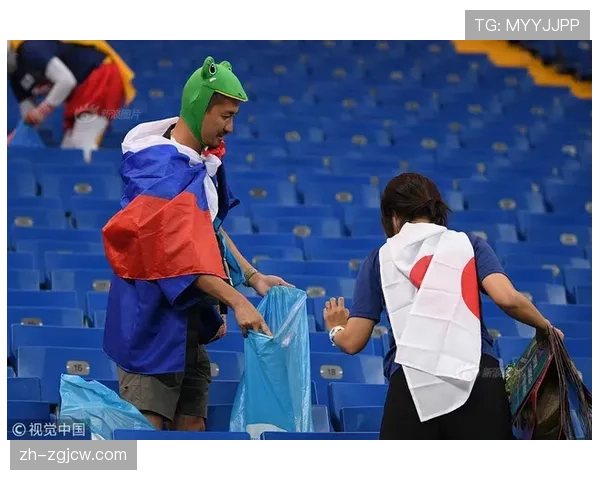 赛后更衣室：失利后，斯特拉斯堡队长召开内部会议鼓舞士气